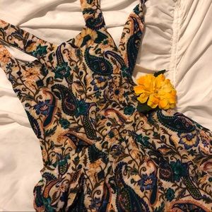 NWOT 🌼 Floral Overall Romper 🌼
